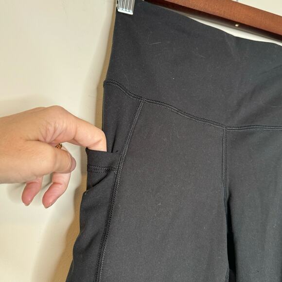 Yogalicious Lux Black Tribeca 7" Short NWOT Size XS - Picture 2 of 6